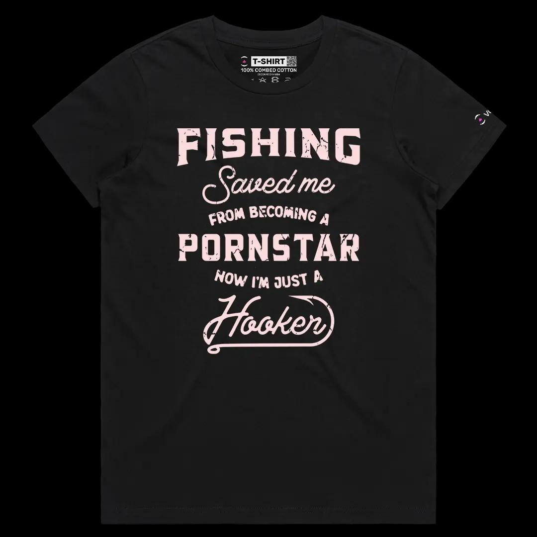 VOICEART Black Female Regular Fishing Saved Me Funny Tee with Wordplay Joke Short Sleeve Cotton T-Shirt for Men and Women