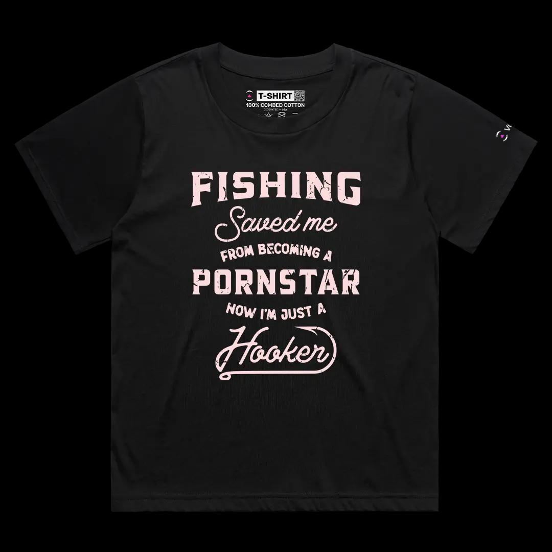VOICEART Black Female Loose Fishing Saved Me Funny Tee with Wordplay Joke Short Sleeve Cotton T-Shirt for Men and Women